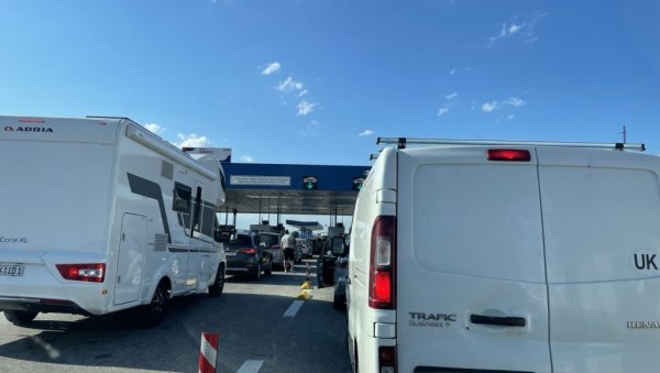 СПРЕЧЕНО КРИЈУМЧАРЕЊЕ НА ГРАНИЦИ ПРЕШЕВО: Покушали да кријумчаре скупи ванброски мотор СПРЕЧЕНО КРИЈУМЧАРЕЊЕ НА ГРАНИЦИ ПРЕШЕВО: Покушали да кријумчаре скупи ванброски мотор