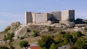 KOSOVO I METOHIJA: Prva liturgija posle 100 godina na zidinama srednjovekovne crkve KOSOVO I METOHIJA: Prva liturgija posle 100 godina na zidinama srednjovekovne crkve