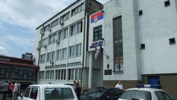 УХАПШЕНА ТРОЈИЦА МЛАДИХ БОРАНА: Физички напали полицијске службенике УХАПШЕНА ТРОЈИЦА МЛАДИХ БОРАНА: Физички напали полицијске службенике