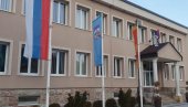 NOVI VANDALIZAM U CRNOJ GORI: Skinuta trobojka sa opštine Andrijevica NOVI VANDALIZAM U CRNOJ GORI: Skinuta trobojka sa opštine Andrijevica