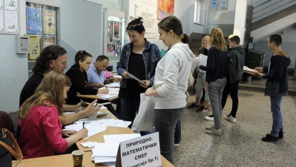 КОЈЕ СУ СРЕДЊЕ ШКОЛЕ БИЛЕ НАЈТРАЖЕНИЈЕ, А ГДЕ ЈЕ ОСТАЛО СЛОБОДНИХ МЕСТА: Анализа протеклог уписног рока за мале матуранте КОЈЕ СУ СРЕДЊЕ ШКОЛЕ БИЛЕ НАЈТРАЖЕНИЈЕ, А ГДЕ ЈЕ ОСТАЛО СЛОБОДНИХ МЕСТА: Анализа протеклог уписног рока за мале матуранте