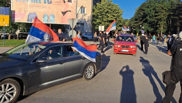 ДВЕ ДРЖАВЕ НА ДВА ТРГА: Прослављен Дан државности 13. јул у Никшићу ДВЕ ДРЖАВЕ НА ДВА ТРГА: Прослављен Дан државности 13. јул у Никшићу