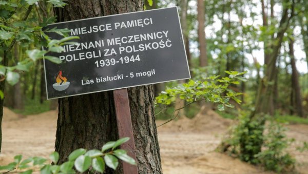 ПОД ЗЕМЉОМ 17,5 ТОНА ПЕПЕЛА ОД ЉУДСКИХ ТЕЛА: Језиво откриће у Пољској – пронађена масовна гробница најмање 8.000 нацистичких жртава (ФОТО) ПОД ЗЕМЉОМ 17,5 ТОНА ПЕПЕЛА ОД ЉУДСКИХ ТЕЛА: Језиво откриће у Пољској – пронађена масовна гробница најмање 8.000 нацистичких жртава (ФОТО)