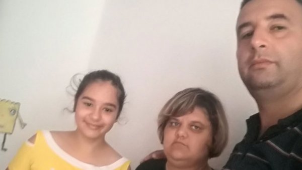 ВИШЕ НЕМА КО ДА ИМ ПОМОГНЕ: Мајка двоје деце са Косова и Метохијe може да ослепи - потребна новчана помоћ за операцију ока ВИШЕ НЕМА КО ДА ИМ ПОМОГНЕ: Мајка двоје деце са Косова и Метохијe може да ослепи - потребна новчана помоћ за операцију ока