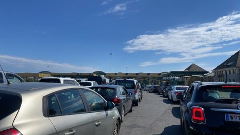 NA GRANIČNIM PRELAZIMA KAMIONI ČEKAJU I DO PET SATI: Evo gde se stvaraju najveće gužve