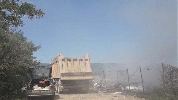 ПАРАЋИНСКА ДЕПОНИЈА ЈОШ ТИЊА: ЈКП ангажује додатну механизацију за санацију терена ПАРАЋИНСКА ДЕПОНИЈА ЈОШ ТИЊА: ЈКП ангажује додатну механизацију за санацију терена