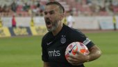 PARNI VALJAK VADI FLEKE IZ NIŠA: Partizan uči azbuku od početka PARNI VALJAK VADI FLEKE IZ NIŠA: Partizan uči azbuku od početka