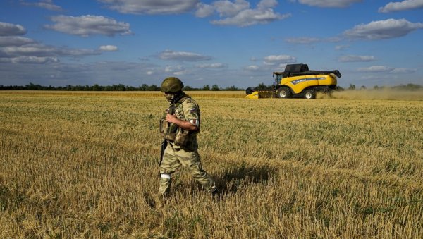 УКРАЈИНЦИ ПАЛЕ ЖИТНА ПОЉА: Користе војну технику за изазивања пожара УКРАЈИНЦИ ПАЛЕ ЖИТНА ПОЉА: Користе војну технику за изазивања пожара