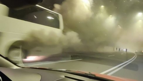ZAPALIO SE AUTOBUS NA AUTO-PUTU: Saobraćaj usporen kod mesta Orljane (VIDEO) ZAPALIO SE AUTOBUS NA AUTO-PUTU: Saobraćaj usporen kod mesta Orljane (VIDEO)