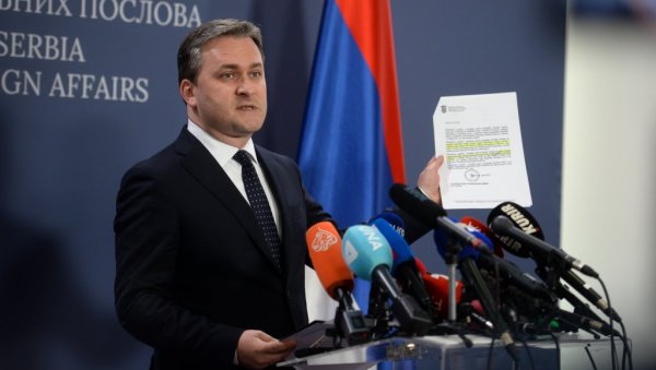 СЕЛАКОВИЋ РАСКРИНКАО ХРВАТСКЕ ЛАЖИ: Где пише да је немогуће приватно посетити највеће српско стратиште? СЕЛАКОВИЋ РАСКРИНКАО ХРВАТСКЕ ЛАЖИ: Где пише да је немогуће приватно посетити највеће српско стратиште?