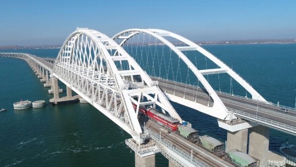 КРИМСКИ МОСТ ЗАТВОРЕН ЗБОГ ВЕЖБИ Аксјонов: Позивам све да верују само поузданим информацијама КРИМСКИ МОСТ ЗАТВОРЕН ЗБОГ ВЕЖБИ Аксјонов: Позивам све да верују само поузданим информацијама