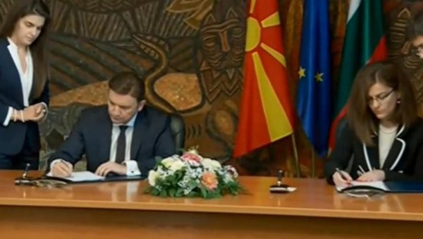 СКОПЉЕ ДИГЛО РАМПУ КА БРИСЕЛУ: Севернa Македонијa и Бугарскa потписалe протокол о добросуседским односима СКОПЉЕ ДИГЛО РАМПУ КА БРИСЕЛУ: Севернa Македонијa и Бугарскa потписалe протокол о добросуседским односима