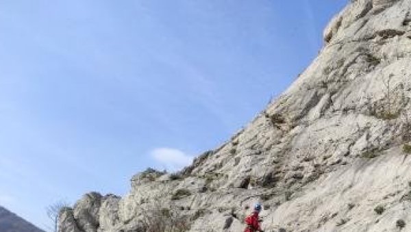 КОБНА ФОТОГРАФИЈА: Мушкарац правио селфи са девојком, након тога пао с литице и погинуо КОБНА ФОТОГРАФИЈА: Мушкарац правио селфи са девојком, након тога пао с литице и погинуо
