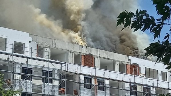 ГОРИ ЗГРАДА У ЗРЕЊАНИНУ: Велики пожар у центру града (ФОТО/ВИДЕО) ГОРИ ЗГРАДА У ЗРЕЊАНИНУ: Велики пожар у центру града (ФОТО/ВИДЕО)