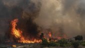 ПОЖАРИ У ЛОНДОНУ: Температурни рекорди, 100 ватрогасаца гаси један пожар ПОЖАРИ У ЛОНДОНУ: Температурни рекорди, 100 ватрогасаца гаси један пожар
