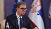 VUČIĆ SA BEKERATOM: Ambasador EU uručio predsedniku godišnji Izveštaj EK o napretku Srbije (VIDEO)