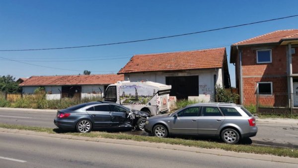 ТЕШКА САОБРАЋАЈНА НЕСРЕЋА У КРУШЕВЦУ: Судар три возила - повређен возач комуналног предузећа (ФОТО/ВИДЕО) ТЕШКА САОБРАЋАЈНА НЕСРЕЋА У КРУШЕВЦУ: Судар три возила - повређен возач комуналног предузећа (ФОТО/ВИДЕО)