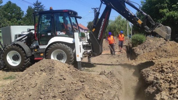 ЗАМЕНА СТАРИХ ЦЕВИ: Реконструкција водоводне мреже у делу насеља Шумица ЗАМЕНА СТАРИХ ЦЕВИ: Реконструкција водоводне мреже у делу насеља Шумица