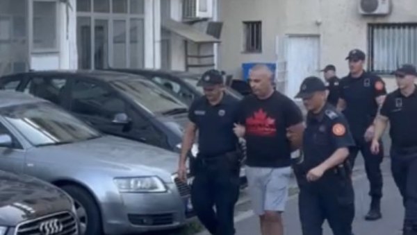 ПАНТОВИЋ ИЗВЕДЕН ПРЕД ТУЖИОЦА: Ухапшен на граничном прелазу Божај ПАНТОВИЋ ИЗВЕДЕН ПРЕД ТУЖИОЦА: Ухапшен на граничном прелазу Божај