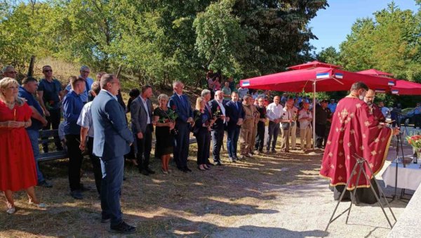 МЕЂУ 312 УБИЈЕНИХ СРБА ЈЕ БИЛО 75 ДЕЦЕ: Код Приједора парастос у знак сећања на жртве НДХ МЕЂУ 312 УБИЈЕНИХ СРБА ЈЕ БИЛО 75 ДЕЦЕ: Код Приједора парастос у знак сећања на жртве НДХ