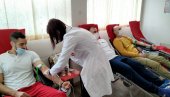 РЕЗЕРВЕ КРВИ МОГУ БИТИ ПРОБЛЕМ ЗА ВРЕМЕ ПРАЗНИКА: Мање донора, а операције се раде РЕЗЕРВЕ КРВИ МОГУ БИТИ ПРОБЛЕМ ЗА ВРЕМЕ ПРАЗНИКА: Мање донора, а операције се раде
