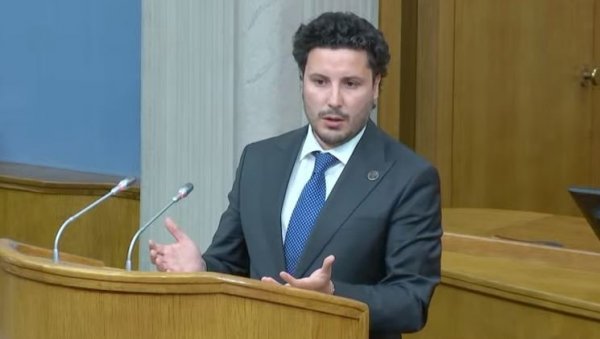 НИ ПО БАБУ, НИ ПО СТРИЧЕВИМА: Абазовић поздравио акцију хапшења директора Управе прихода и царина НИ ПО БАБУ, НИ ПО СТРИЧЕВИМА: Абазовић поздравио акцију хапшења директора Управе прихода и царина