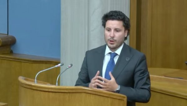 ЖЕСТОКА РАСПРАВА У ЦРНОГОРСКОМ ПАРЛАМЕНТУ Абазовић Шеховићу: Ви сте „црногорски Шешељ“ ЖЕСТОКА РАСПРАВА У ЦРНОГОРСКОМ ПАРЛАМЕНТУ Абазовић Шеховићу: Ви сте „црногорски Шешељ“
