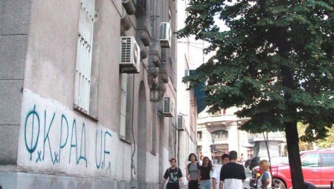 КЛИМА КАПЉЕ ЗА ВРАТ И НА ТРОТОАР: Цурење из расхладних уређаја сваког лета прави проблеме грађанима КЛИМА КАПЉЕ ЗА ВРАТ И НА ТРОТОАР: Цурење из расхладних уређаја сваког лета прави проблеме грађанима
