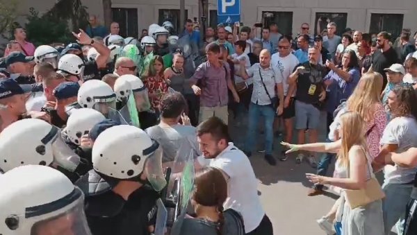 СВЕ ПО ЗАКОНУ: Уговор Града Новог Сада и лиценциране агенције за обезбеђење јаван, ево шта предвиђа (ФОТО) СВЕ ПО ЗАКОНУ: Уговор Града Новог Сада и лиценциране агенције за обезбеђење јаван, ево шта предвиђа (ФОТО)