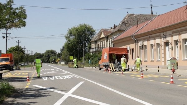 УРЕДИЛИ ЗОНУ ШКОЛЕ У ВЛАЈКОВЦУ: Нова сигнализација на међународном путу УРЕДИЛИ ЗОНУ ШКОЛЕ У ВЛАЈКОВЦУ: Нова сигнализација на међународном путу