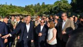ПОНОС СРПСКЕ ИНДУСТРИЈЕ: Вучић открио које је његово омиљено наоружање ПОНОС СРПСКЕ ИНДУСТРИЈЕ: Вучић открио које је његово омиљено наоружање