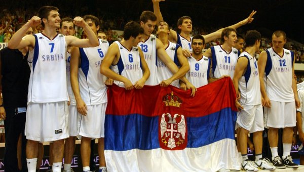 ДАН КАДА ЈЕ У СРБИЈИ ПЛАКАО СТЕФ КАРИ: Пре 15 година наши млади кошаркаши победом над Америма постали шампиони света ДАН КАДА ЈЕ У СРБИЈИ ПЛАКАО СТЕФ КАРИ: Пре 15 година наши млади кошаркаши победом над Америма постали шампиони света