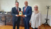 SEĆANJE NA PRETKE: Nikola Selaković obišao najveće srpsko groblje na severu Afrike SEĆANJE NA PRETKE: Nikola Selaković obišao najveće srpsko groblje na severu Afrike