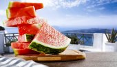 LUBENICA ZA SVAKI OBROK: Iskoristite sezonu bostana da smršate (JELOVNIK) LUBENICA ZA SVAKI OBROK: Iskoristite sezonu bostana da smršate (JELOVNIK)