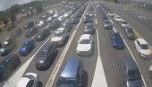 APEL VOZAČIMA : Očekuju se gužve na graničnim prelazima i naplatnim rampama APEL VOZAČIMA : Očekuju se gužve na graničnim prelazima i naplatnim rampama
