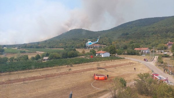СРПСКИ ВАТРОГАСЦИ ГАСЕ ПОЖАРЕ У СЛОВЕНИЈИ: Хеликоптери Bell 212 у акцији (ВИДЕО) СРПСКИ ВАТРОГАСЦИ ГАСЕ ПОЖАРЕ У СЛОВЕНИЈИ: Хеликоптери Bell 212 у акцији (ВИДЕО)