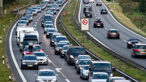 UVODE SE NOVA PRAVILA ZA VOZAČE: Ovi automobili dobijaju novi uređaj koji će postati sastavni deo opreme UVODE SE NOVA PRAVILA ZA VOZAČE: Ovi automobili dobijaju novi uređaj koji će postati sastavni deo opreme