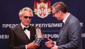 BOČELI OBJAVIO FOTOGRAFIJU SA VUČIĆEM: Slavni tenor podelio slike iz Beograda (FOTO) BOČELI OBJAVIO FOTOGRAFIJU SA VUČIĆEM: Slavni tenor podelio slike iz Beograda (FOTO)