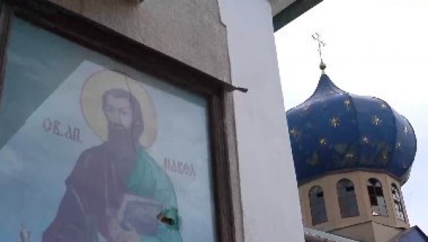 РУСКИ ДОБРОВОЉЦИ СПАСИЛИ ИКОНЕ ИЗ ЦРКВЕ У ПЛАМЕНУ: Украјинска граната погодила светињу, прибрани момци одмах реаговали (ВИДЕО) РУСКИ ДОБРОВОЉЦИ СПАСИЛИ ИКОНЕ ИЗ ЦРКВЕ У ПЛАМЕНУ: Украјинска граната погодила светињу, прибрани момци одмах реаговали (ВИДЕО)