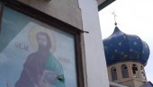 РУСКИ ДОБРОВОЉЦИ СПАСИЛИ ИКОНЕ ИЗ ЦРКВЕ У ПЛАМЕНУ: Украјинска граната погодила светињу, прибрани момци одмах реаговали (ВИДЕО)