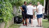 СЕКИРОМ УБИО УЈНУ: Стравичан злочин јуче по подне у Улици Бранка Плећаша у Земуну СЕКИРОМ УБИО УЈНУ: Стравичан злочин јуче по подне у Улици Бранка Плећаша у Земуну