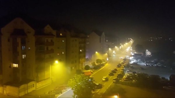 БЕЖАНИЈСКУ КОСУ ГУШИ СМРАД: Житељи новобеоградског насеља последњих дана у вечерњим сатима отежано дишу БЕЖАНИЈСКУ КОСУ ГУШИ СМРАД: Житељи новобеоградског насеља последњих дана у вечерњим сатима отежано дишу