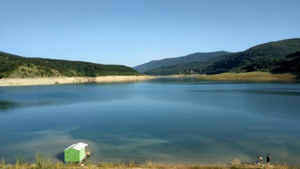 ОД КЕЈА ДО ЈЕЗЕРА: Пироћанци не оскудевају у местима за освежење (ФОТО) ОД КЕЈА ДО ЈЕЗЕРА: Пироћанци не оскудевају у местима за освежење (ФОТО)