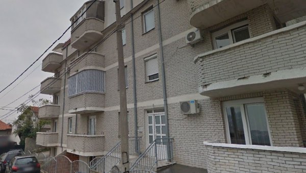 ЧАК 12 ПОРОДИЦА МЕТА ИЗВРШИТЕЉА: Због дупле продаје станова житељима зграде у Заграђу број 2 прети исељење ЧАК 12 ПОРОДИЦА МЕТА ИЗВРШИТЕЉА: Због дупле продаје станова житељима зграде у Заграђу број 2 прети исељење