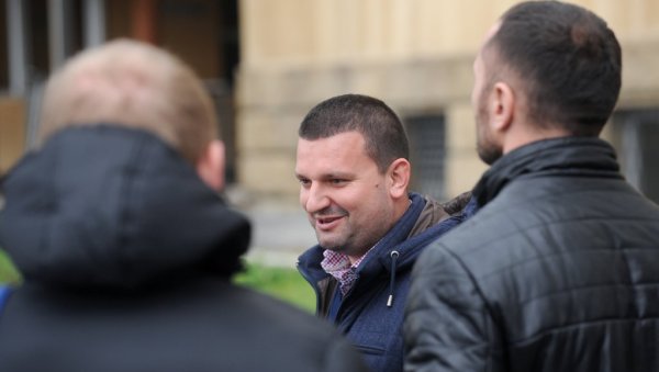 ДУШКО НУДИО ЈЕМСТВО, ПА СЕ ПРЕДАО: Детаљи доласка брата Дарка Шарића у београдску полицију ДУШКО НУДИО ЈЕМСТВО, ПА СЕ ПРЕДАО: Детаљи доласка брата Дарка Шарића у београдску полицију
