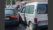 УДЕС НА ПАЛИЛУЛИ: Судар три аутомобила на углу Старине Новака и Цвијићеве улице (ВИДЕО) УДЕС НА ПАЛИЛУЛИ: Судар три аутомобила на углу Старине Новака и Цвијићеве улице (ВИДЕО)