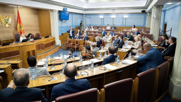 ЦРНОГОРСКА ОПОЗИЦИЈА: Траже смену председнице скупштине ЦРНОГОРСКА ОПОЗИЦИЈА: Траже смену председнице скупштине
