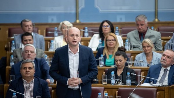 ШТА ЋЕ БИТИ СА ВЛАДОМ ЦРНЕ ГОРЕ? Демократски фронт подноси иницијативу о изгласавању неповерења ШТА ЋЕ БИТИ СА ВЛАДОМ ЦРНЕ ГОРЕ? Демократски фронт подноси иницијативу о изгласавању неповерења