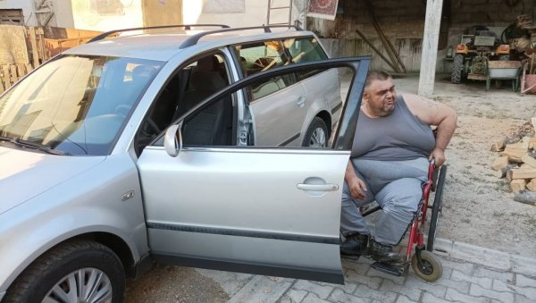 ПРЕДРАГ НИЈЕ САМ: У Новом Граду људи великог срца помогли суграђанину са инвалидитетом ПРЕДРАГ НИЈЕ САМ: У Новом Граду људи великог срца помогли суграђанину са инвалидитетом