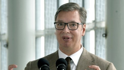 VUČIĆ U KINESKOM KULTURNOM CENTRU: Predsednik na prezentaciji robota kompanije AGIBOT Innovation (VIDEO)